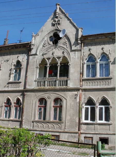 Budynek z pierwszej połowy XX wieku w Złoczowie